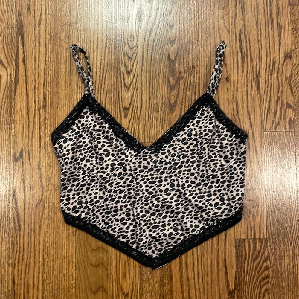 Edikted leopard print adjustable straps v neck cropped top lace trim size small